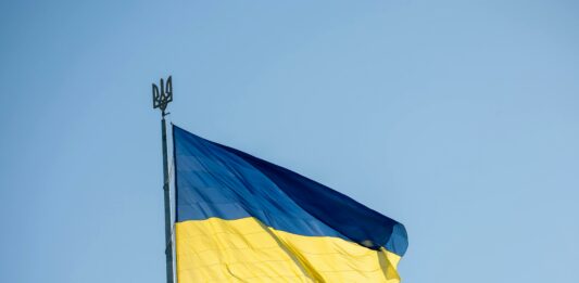 Foto: Ukrainsk flagg. Yana Leonenko, Pexels