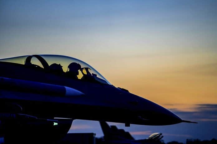 F16 solnedgang