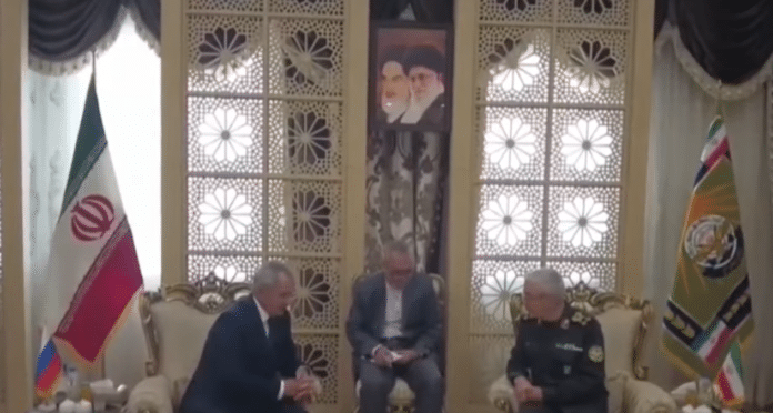 Bagheri og Shoigu i Teheran