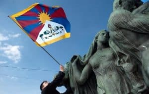 Tibet-flagg-demonstrasjon-Sveits