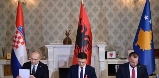 Trilateralt-forsvar-ballkan-serbia-reagerer