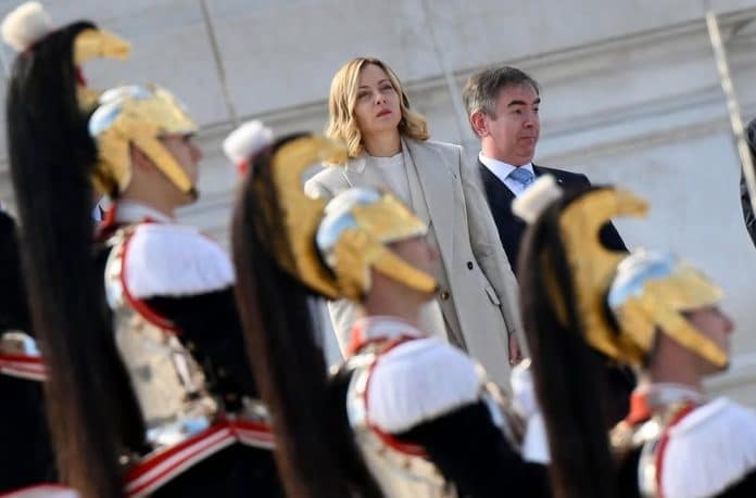 Meloni-parade-forsvar