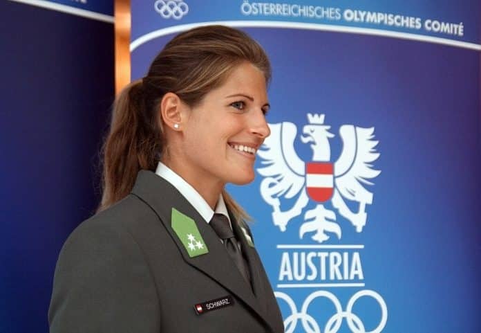 Østerrike-Kvinner-offiser-korporal-OL-2012