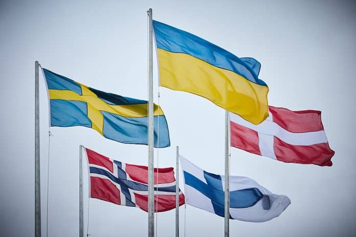 Norden-Ukraina-Norge-Finland-Sverige-Danmark-flagg-nordiske-ukraina