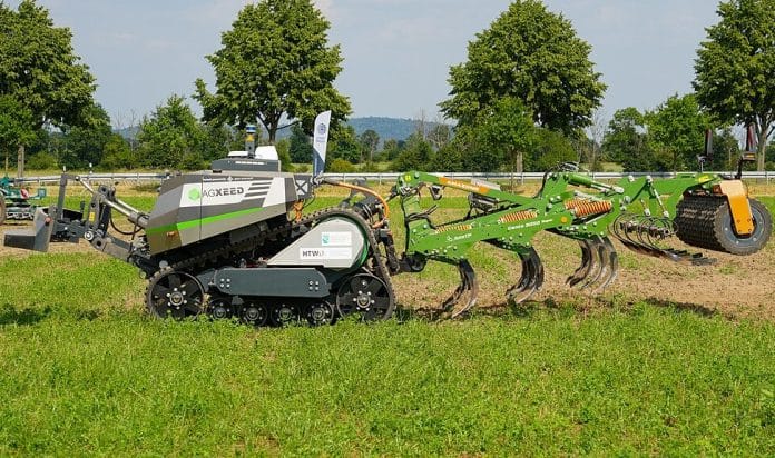 Selvkjørende-plog-maskin-landbruk-robot