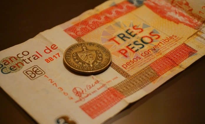 Cuba-penger-pesos-sedler-kontanter-cubansk-cash