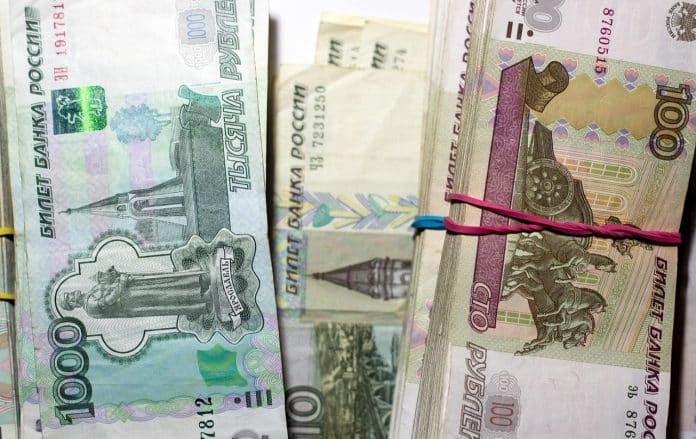 Russiske-penger-valuta-rubler-sedler