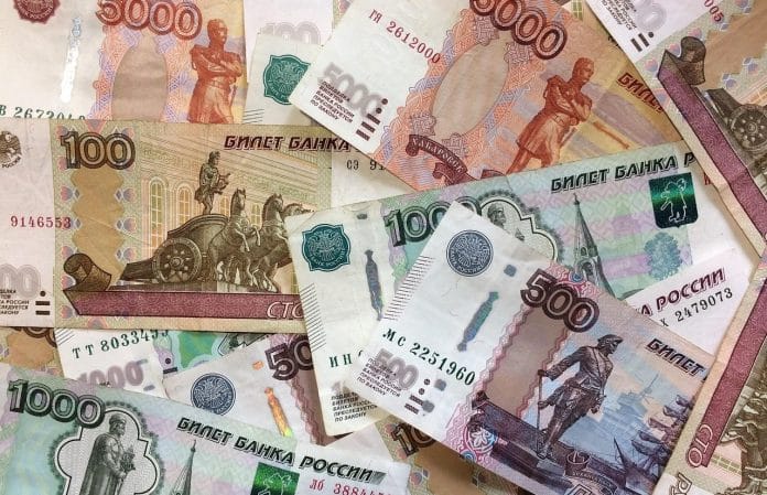 Russland-penger-sedler-kontanter-cash-rubler-bank-russisk