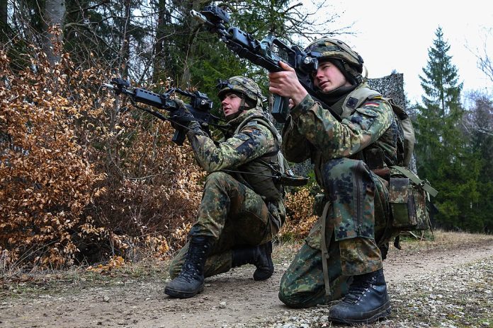 Tyske soldater moderne bundeswehr felt trening