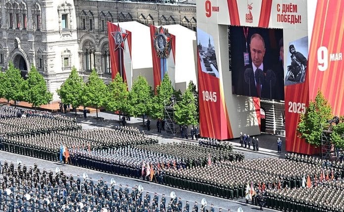 Moskva-WW2-parade-seiersparade-1945-2025-putin-tropper-marsjering-seriersdagen-røde-plass