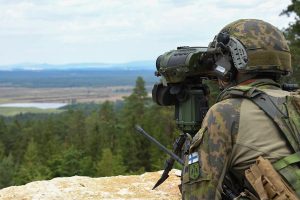 Finsk-soldat-observerer