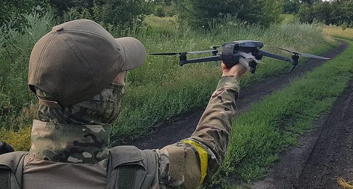 Ukraina-droner-Mavic-DJI-smådroner-billig-rimelig-rask-liten-effektiv-droner
