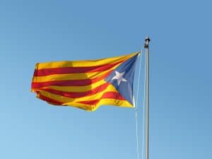 Catalonia-flagg-opprør-uoffisielt-spania