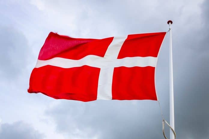 Danmark-dansk-flagg-danebrog-dansker