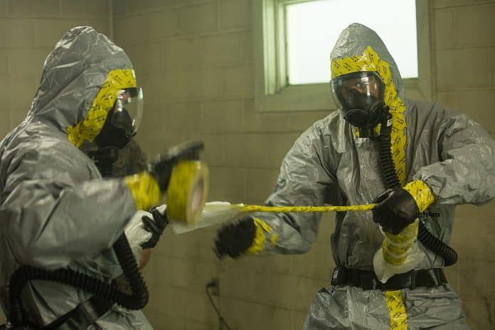 hazmat-drakt-USA-trening-øvelse-bio-våpen