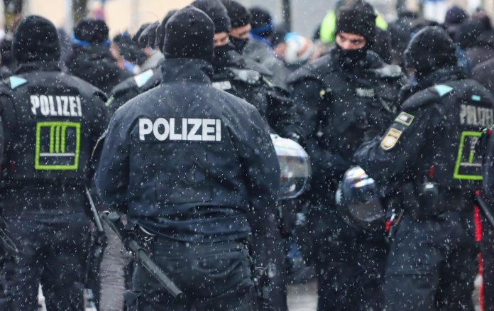 Tysk politi polizei demonstrasjon batonger