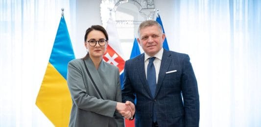 Yuliia Svyrydenko og Slovakias statsminister Robert Fico