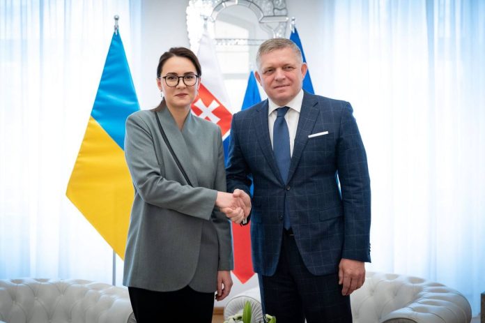 Yuliia Svyrydenko og Slovakias statsminister Robert Fico