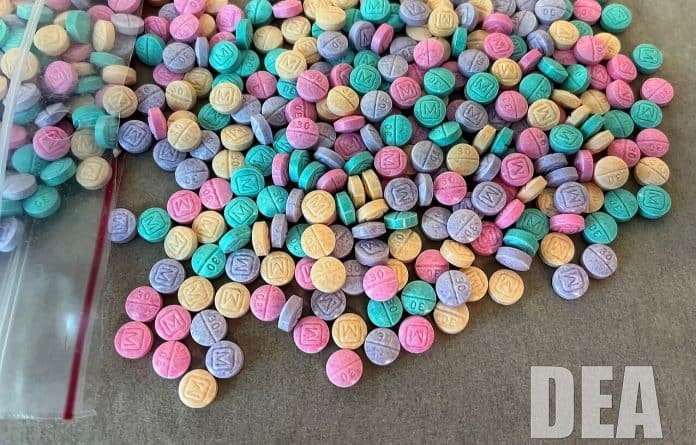 Piller-narko-godteri-DEA-USA-fentanyl-farlige-stoffer