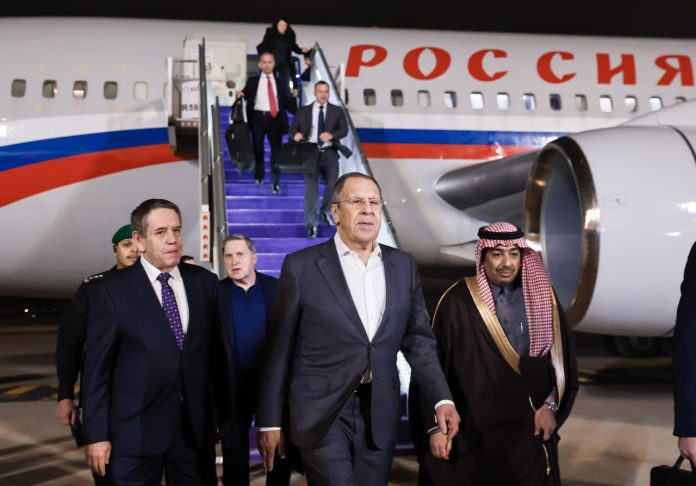 Lavrov-Saudi-Flyplass-Russland