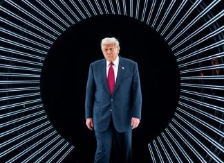 USAs fløytespiller: Trumps bruk av kalkulert kaos i møtet med venner og fiender 🔒 Trump-scene-America-Business-Forum-2025-Donald-Trump