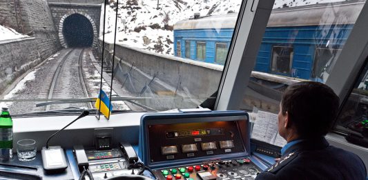 Ukraina-tog-skinner-togselskap-fører