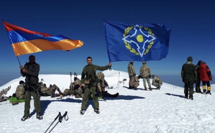 Armenia-CSTO-russland-sikkerhetspakt-fjell-flagg