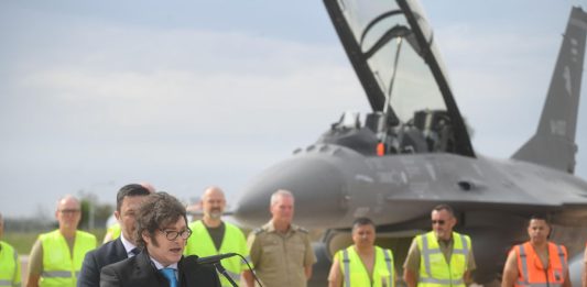 Javier-Milei-F-16-Jagerfly-Argentina-våpen-flyvåpen