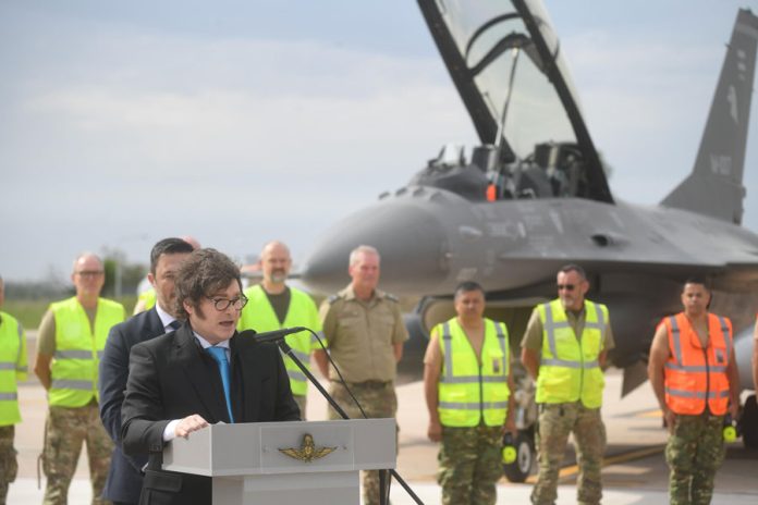 Javier-Milei-F-16-Jagerfly-Argentina-våpen-flyvåpen