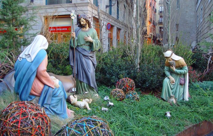 Julekrybbe-Barcelona-Spania-Jesus-barn-Maria-Josef