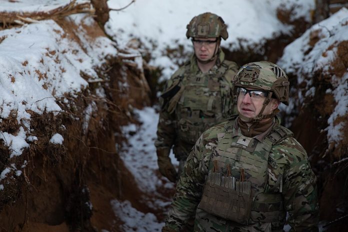 Estland-forsvar-skyttergrav