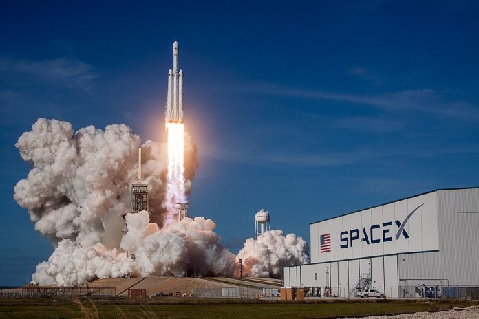 SpaceX-elon-musk-IPO-børs-2026-rakett