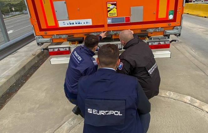 Europol-Frontex-sigaretter-smugling-aksjon-lastebil