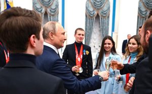 Putin-skåler-vinter-OL-utøvere-sport