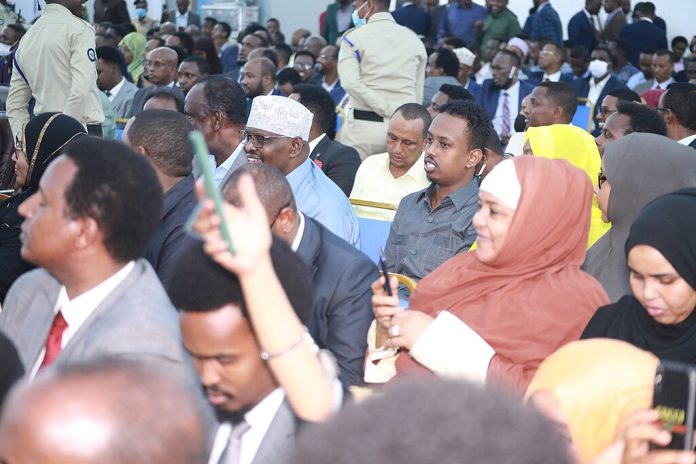 Somalia-valg-folk-velgere-stemmer-parlament-mogadishu