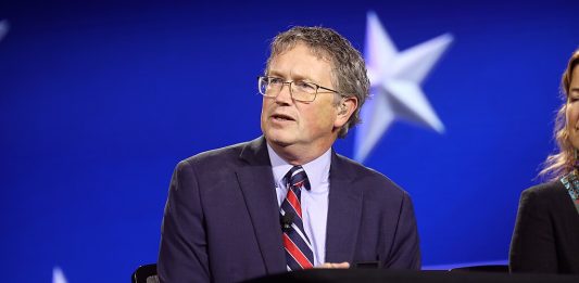 Thomas_Massie_USA-Libertarian-Politiker-Gjeld-USA-NATO-motstand