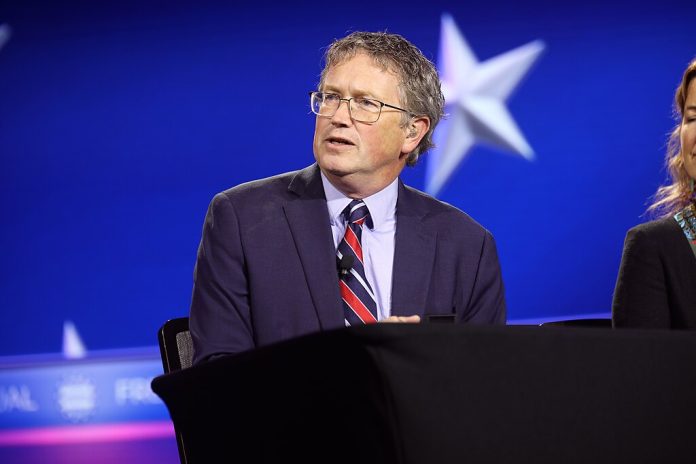 Thomas_Massie_USA-Libertarian-Politiker-Gjeld-USA-NATO-motstand