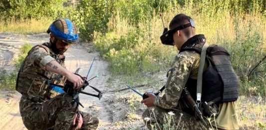 UAV-FPV-Droner-Ukraina-soldater-2023-ukrainske-drone-VR