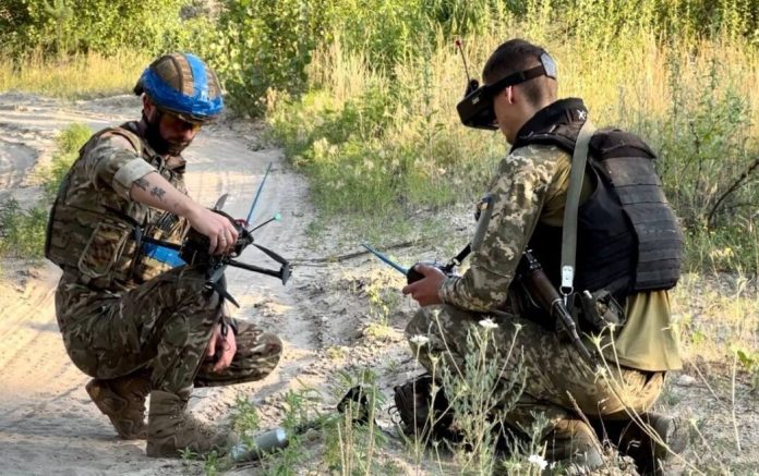 UAV-FPV-Droner-Ukraina-soldater-2023-ukrainske-drone-VR