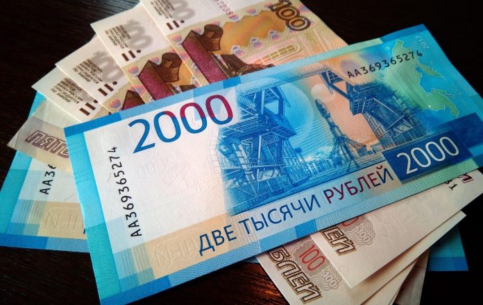Russiske-sedler-penger-rubler-kontanter-cash-rub