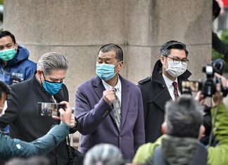 Sønnen slår alarm: – Jimmy Lai kan dø i fengsel 🔒