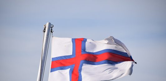 Færøyene-flagg-vind