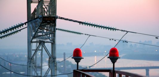 Kyiv-Ukraina-strøm-nett-elektrisitet-linjer-strømnett-kulde-ukrainsk