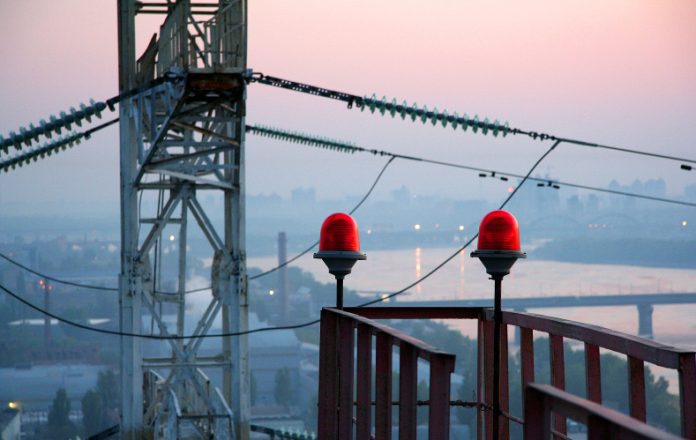 Kyiv-Ukraina-strøm-nett-elektrisitet-linjer-strømnett-kulde-ukrainsk
