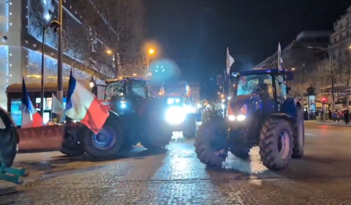 Paris-traktorer-Bønder-franske-Mercosur-EU