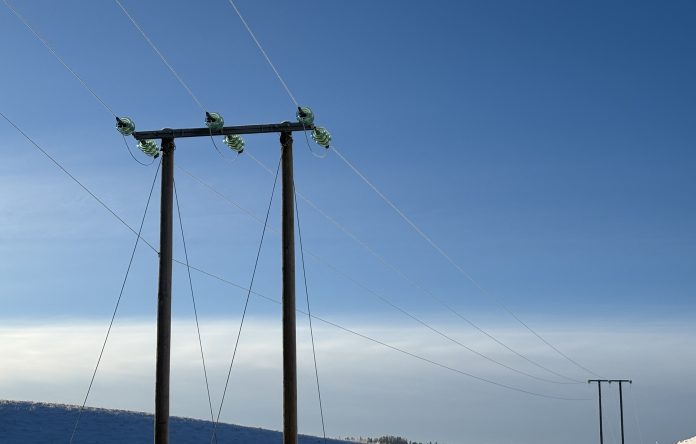 Kulde-strøm-mast-energi-strømpriser-strømlinjer-kabler-regionalt-strømnett