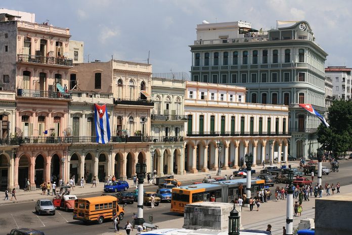 Havanna-Cuba-gate-busser-Bygg-kubansk