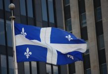 Veddemål om oppløsning av Canada skyter fart – politikere reagerer Quebec-flagg