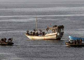 Krigen i Hormuz vekker Somalias pirater til live igjen 🔒