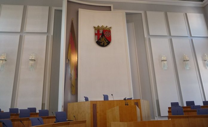 Rheinland-Pfalz-delstat-tysk-politikk-plenumsal-politisk